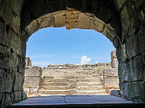 WHAT TO EXPECT WHEN VISITING Miletus, TURKEY - Rusty Travel Trunk