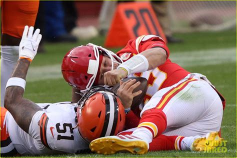 Chiefs Quarterback Patrick Mahomes Suffers Concussion After Brutal Hit In Playoff Game: Photo ...