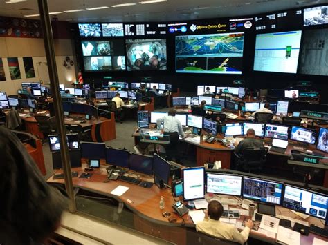 Behind the scenes look at NASA's Mission Control Center : pics