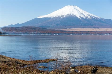 Premium Photo | Mountain fuji and lake