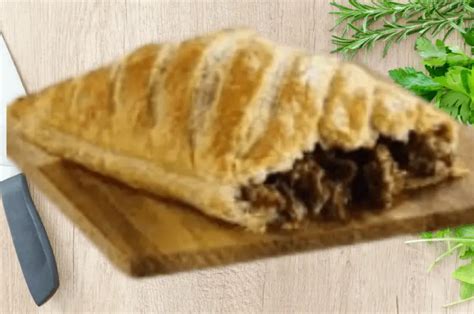 How to Make Greggs Steak Bake - Simple Home Cooked Recipes