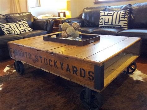 Pallet Coffee Table on Wheels | Pallet Wood Projects