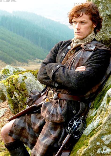 Dirk, sword, belt, vest, jacket, cravat, pin, "pouch" sporran | Outlander tv, Jamie fraser ...