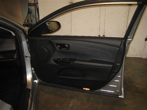 Toyota-Avalon-Interior-Door-Panel-Removal-Guide-001