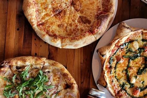 The Best Pizza In Long Beach: 17 Top Pizza Joints | Wayfare With Pierre