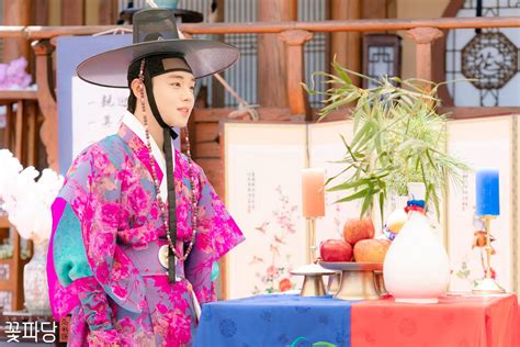 Park Ji Hoon Dazzles With His Unique Fashion In "Flower Crew: Joseon Marriage Agency" | Soompi