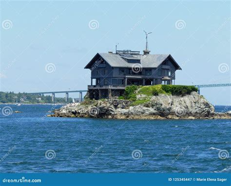 The Clingstone House stock image. Image of house, bridge - 125345447