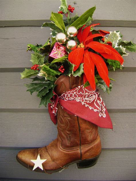 Cute, cute, cute...door wreath TEXAS style | Cowboy christmas, Western christmas decorations ...