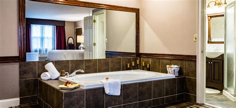 Jacuzzi Hotel Room - Central MA Getaway | Colonial Hotel