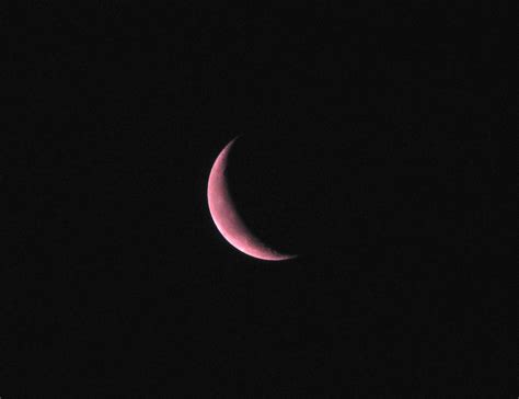 PINK CRESCENT MOON | Not sure why it came out pink, but its … | Flickr