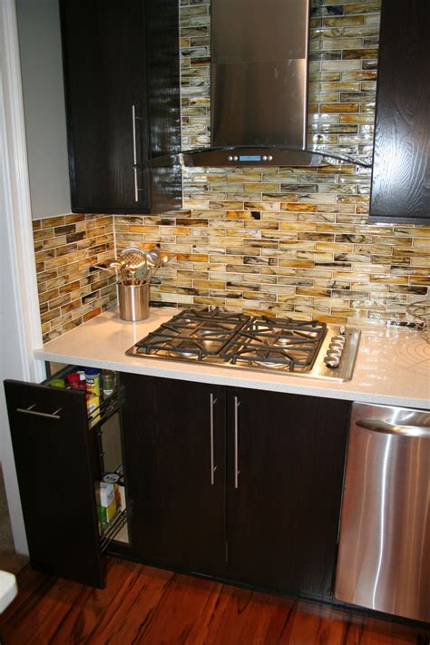 Glass backsplash | Kitchen tiles design, Kitchen bathroom remodel, Tile design pattern