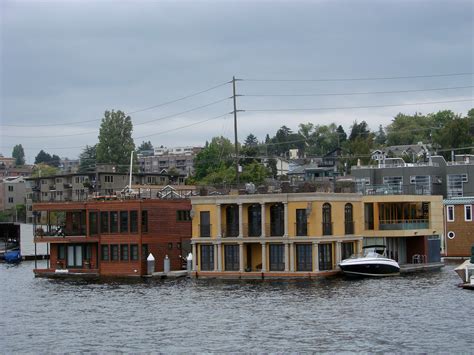 Modern Houseboats | Large, modern houseboats on Lake Union i… | Flickr