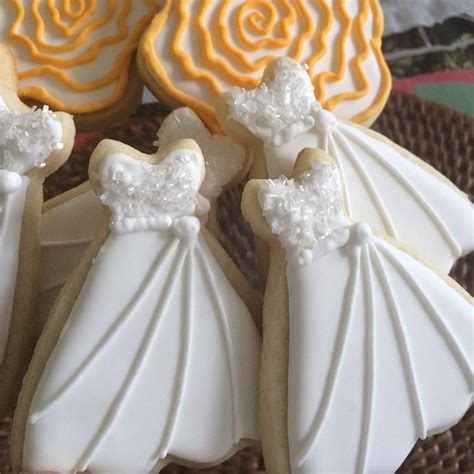 Wedding dress cookies #weddingdresscookies #bridalshowercookies # ...