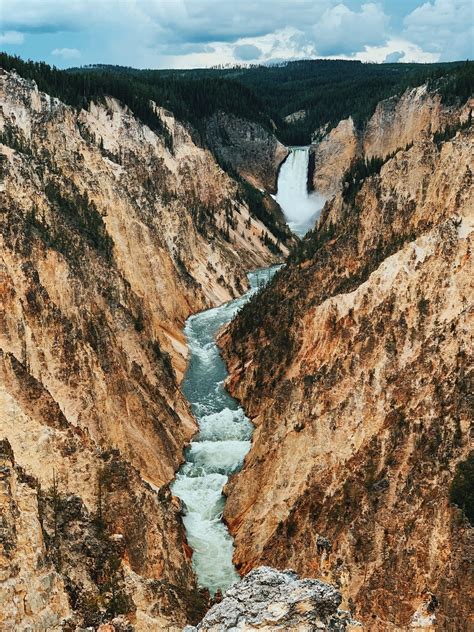 Artist Point at Yellowstone National Park is really something. [OC ...