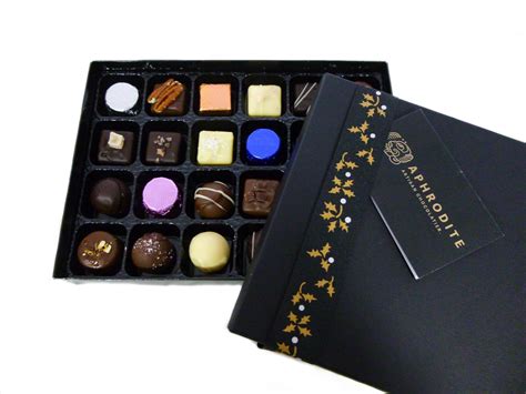 Christmas Holly Gift Box – 24 Chocolates