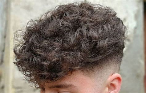 How To Get Curly Hair For Men Naturally in 2024 | Hombres con cabello rizado, Cabello ondulado ...