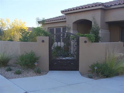 Colorful Desert Courtyard - Landscaping Network