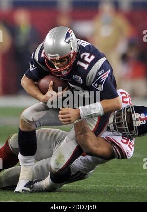 Michael Strahan sacks Tom Brady in the 4th quarter of the superbowl ...