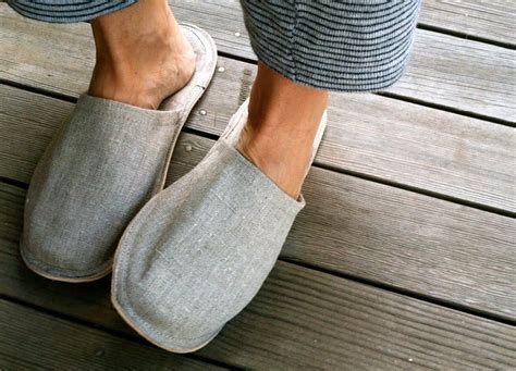 Best Slippers For Men to Use Home