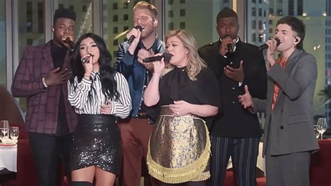 Kelly Clarkson Joins Pentatonix For Performance Of "Grown-Up Christmas ...