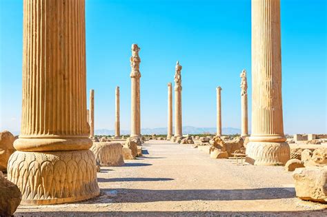 shutterstock_113945446-Apadana palace built by Darius the Great on ...