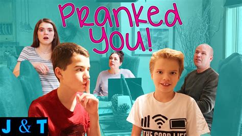 PRANKiNG OUR FAMiLY! - YouTube