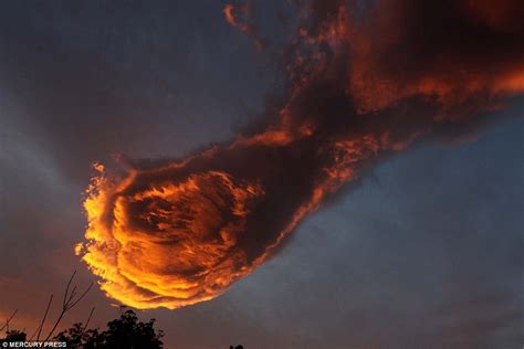 Fireball in the Sky : r/CloudPorn