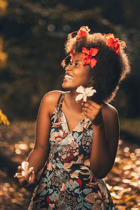 Women in the jungle · Free Stock Photo