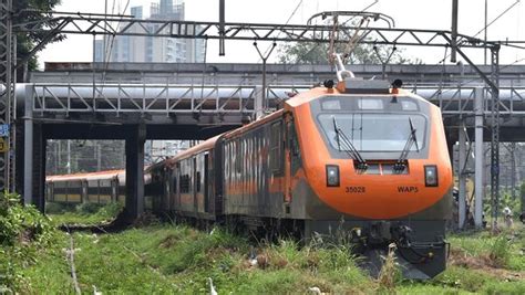 Vande Bharat Express: Vande Sadharan train arrives in Mumbai for trials ...