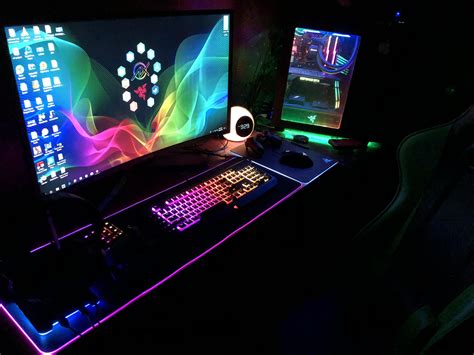 My extended Goliathus chroma finally came in! My razer suite is complete... for now 😅 : razer