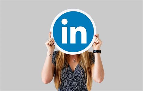 How to Create Your LinkedIn Profile Picture Using AI - Mike Stuzzi