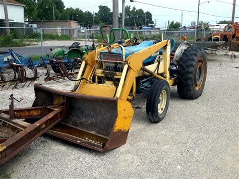 iBid Lot # 5319 - Ford 3000 Tractor w/End Loader Attachment