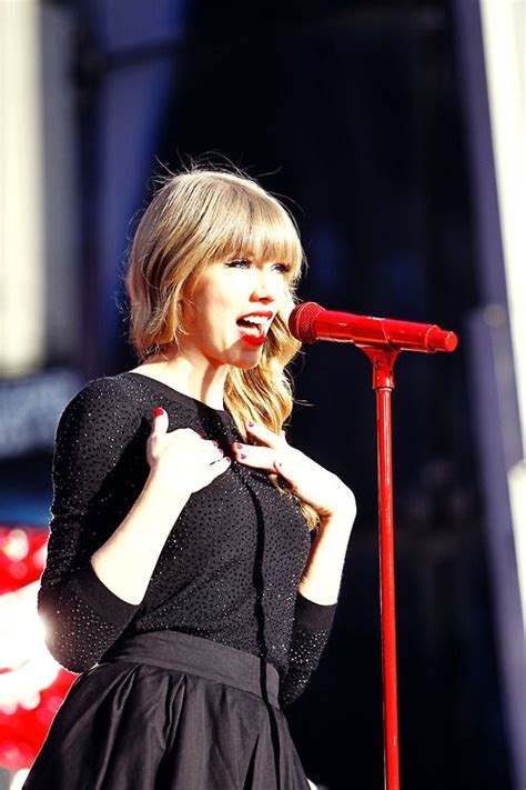 17 Best images about Taylor Swift RED Era on Pinterest | Nyc, Met gala and Teen awards