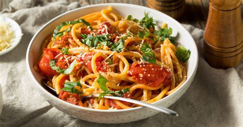 20 Best Bucatini Recipes (+ Easy Pasta Dishes) - Insanely Good