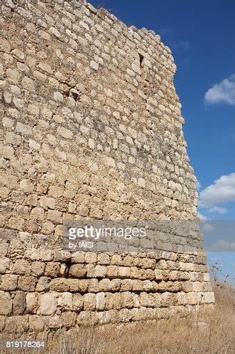Burj El Ahmar Turris Rubea Remnants Of A Crusader Fort In The Sharon Plain Stock-Foto - Getty Images
