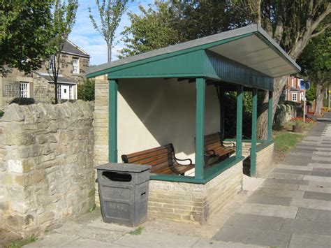 Bus stop shelter Holywell Village... © peter robinson cc-by-sa/2.0 ...