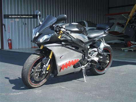 2006 Yamaha R6. Black With Custom Aluminum Fairings