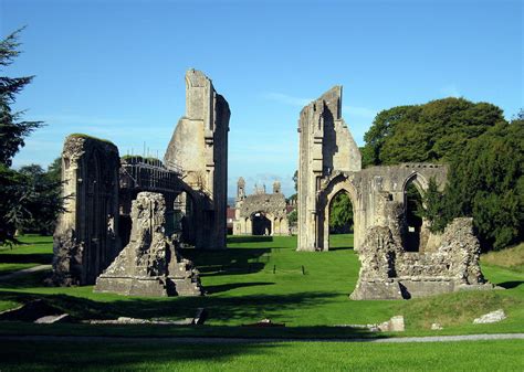 Glastonbury Abbey | Glastonbury abbey, Glastonbury, Favorite places