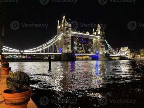 Tower Bridge at night 23191734 Stock Photo at Vecteezy