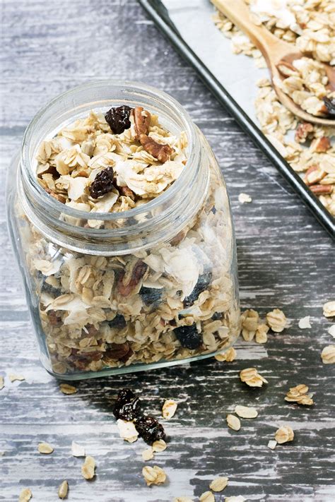 Coconut granola with cherries and pecan nuts - Sneaky Veg