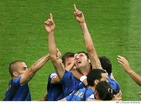 WORLD CUP 2006 / Italy wins head game / Zidane loses it, then France does