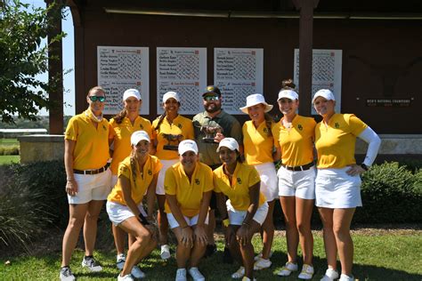 Women’s golf adds to win column with Betsy Rawls title | The Baylor Lariat