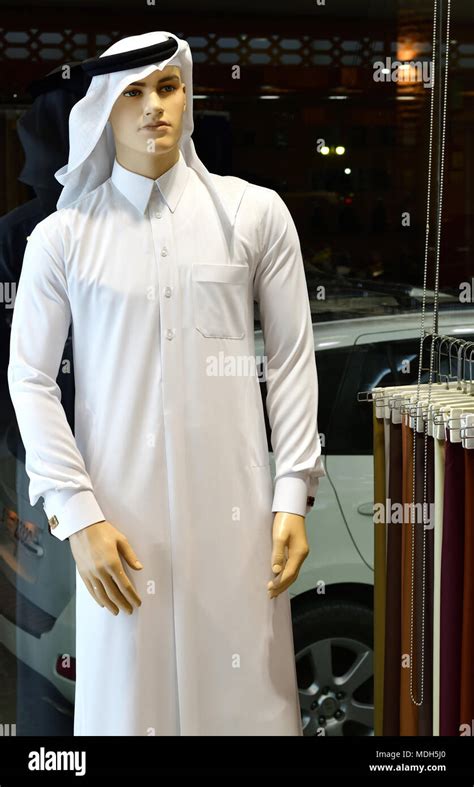 Male mannequin in traditional Arabic clothing, United Arab Emirates Stock Photo - Alamy