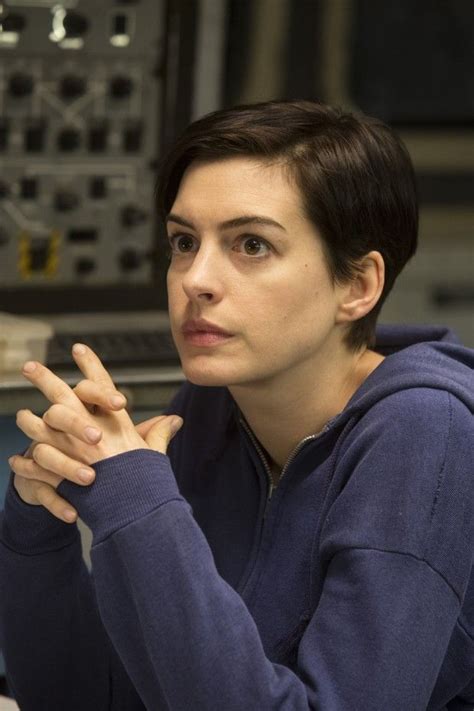 anne hathaway interstellar - Google Search | Anne hathaway short hair, Anne hathaway, Short hair ...