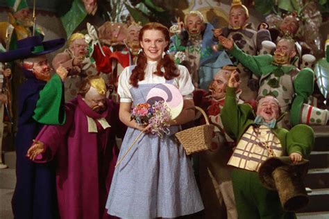 20 Behind The Scenes Secrets From ‘The Wizard Of Oz’