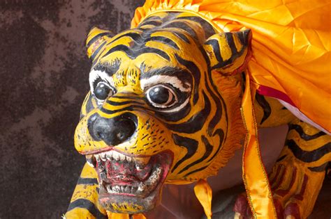 Free Images : yellow, temple, tiger, carving 3757x2503 - - 349831 ...