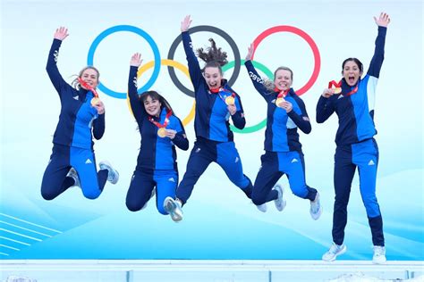 The Queen congratulates Team GB’s women’s curling team for winning gold ...