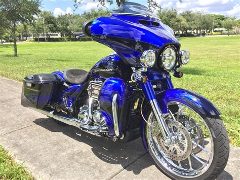 2017 Harley-Davidson® FLHXSE CVO® Street Glide® for Sale in Hialeah, FL ...