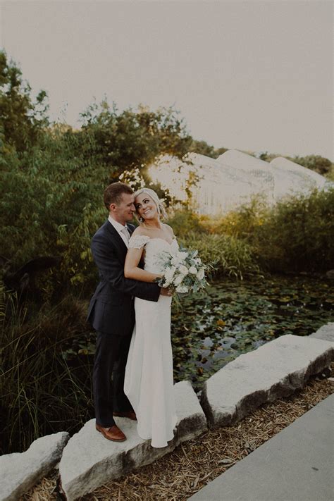 Brandon + Shannon / Lauritzen Gardens Wedding in Omaha, Nebraska ...