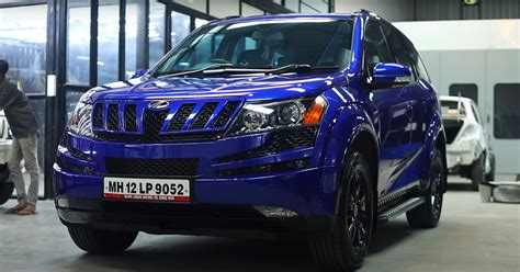 Mahindra XUV500 in Electric Blue shade looks unique